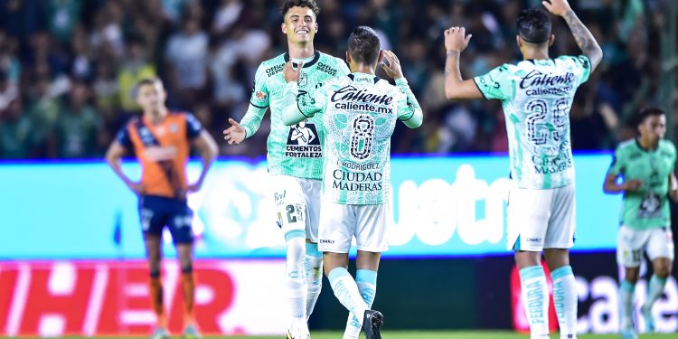Se impone León a la Franja y recupera terreno