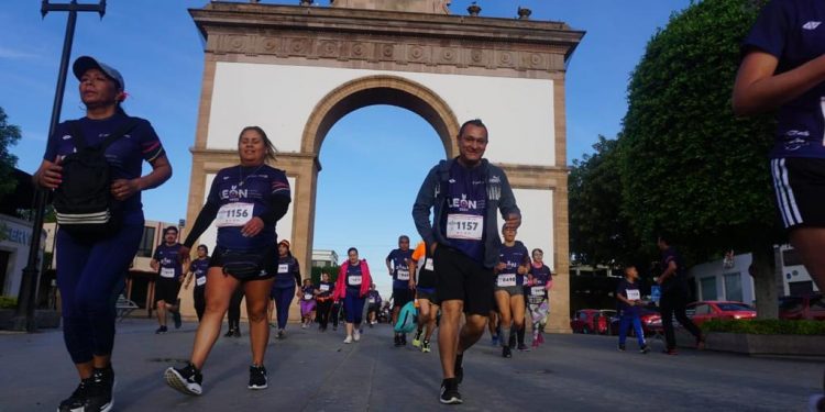 Viven la emoción de la carrera atlética León Capital Americana del Deporte