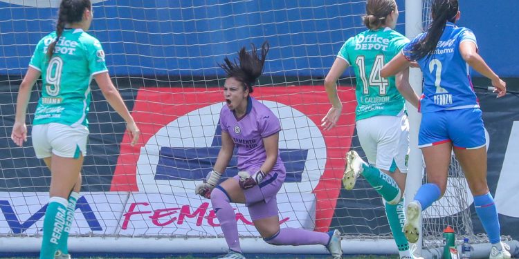 Se le escapa el triunfo a León Femenil en su visita a Cruz Azul
