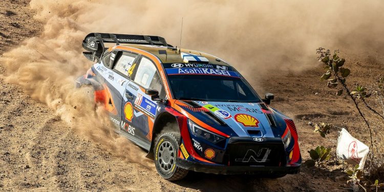 Sigue firme Esapekka Lappi y toma ventaja sobre Ogier en Rally México