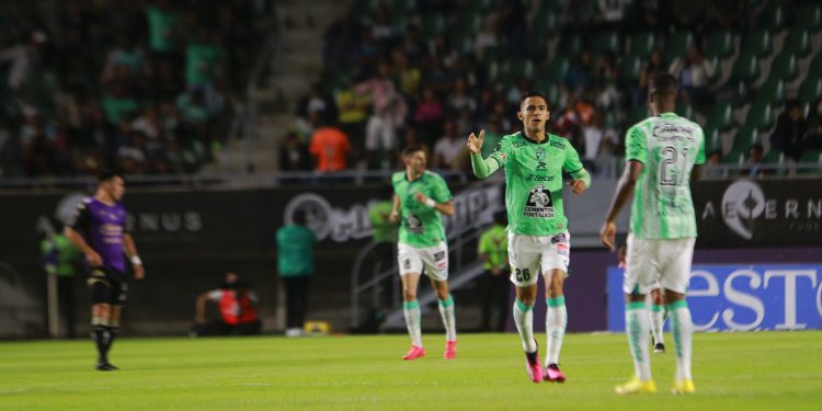León sigue imparable, vence a Mazatlán y ya es segundo de la tabla