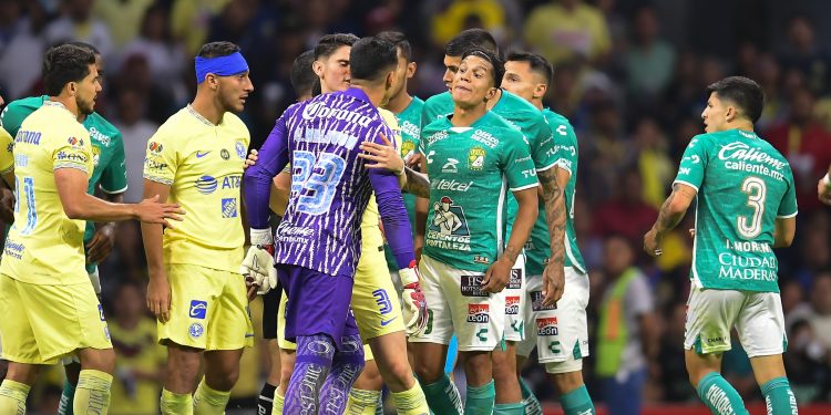 Vibrante empate entre América y León, con vergonzosa labor arbitral
