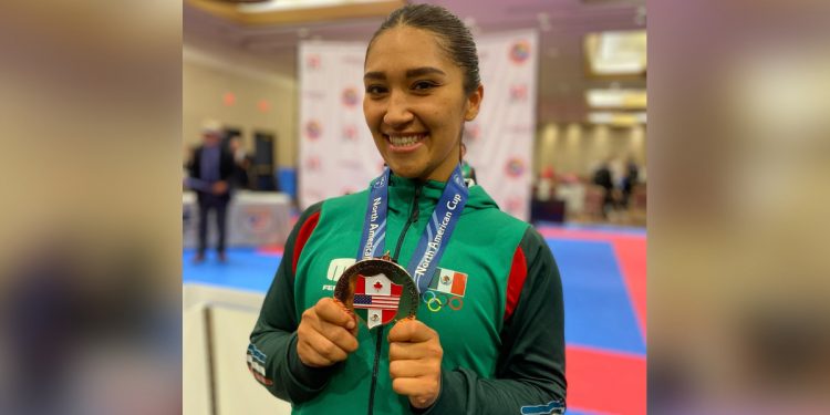 Se queda cerca Cinthia de la Rue de su boleto a Santiago 2023