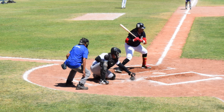 Vencen Bravos de León a Mariachis a días de arrancar la LMB