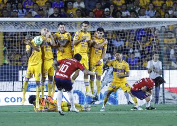Tigres y Chivas no pasan del empate y dejan todo para la Final de Vuelta