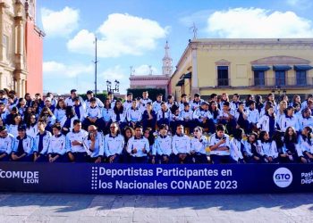 Abanderan a delegación leonesa para Juegos Nacionales Conade 2023