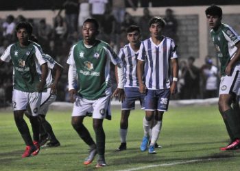 Cachorros de León toma mínima ventaja en casa de Club Ayense