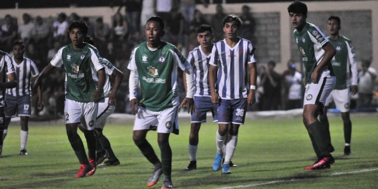 Cachorros de León toma mínima ventaja en casa de Club Ayense