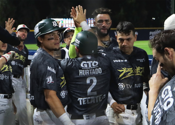 Bravos de León da paliza a Tigres en el Domingo Santana