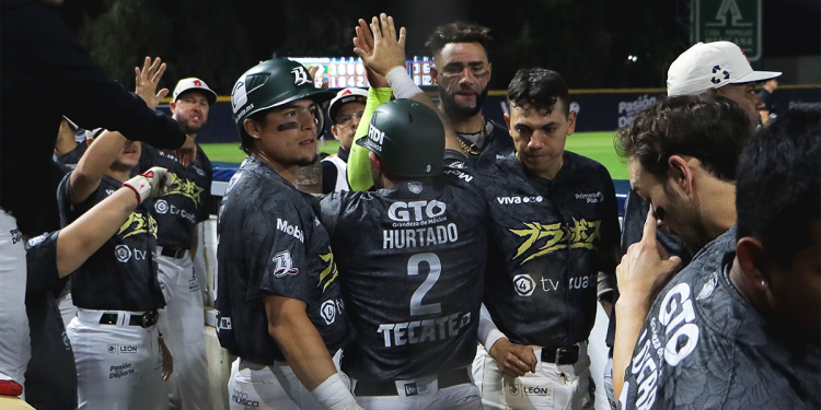 Bravos de León da paliza a Tigres en el Domingo Santana