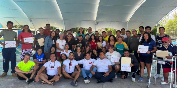 Certifican a instructores para el curso de verano Comude León 2023