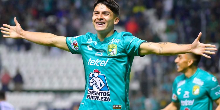 #VIDEO – ¡León golea a su hermano en la cancha del Nou Camp!