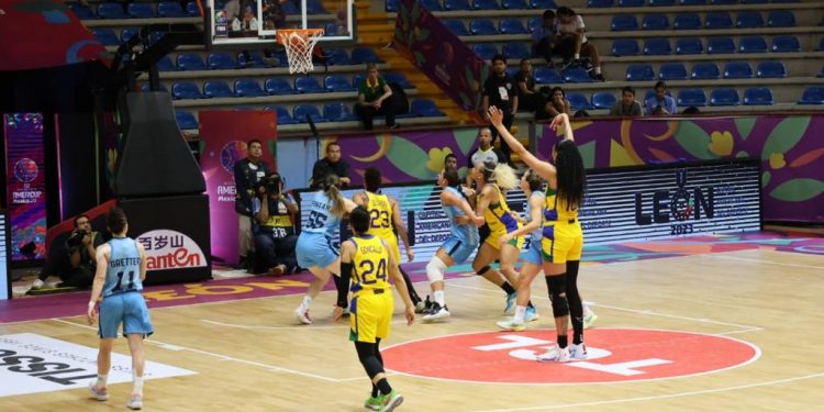 Brasil logra una victoria cerrada contra Argentina.