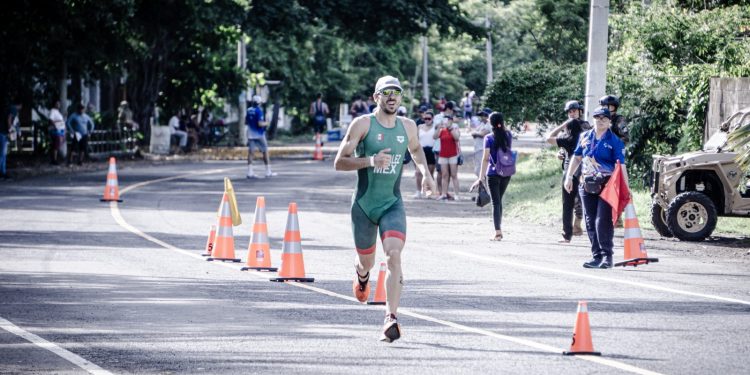 Con integrante guanajuatense, México se lleva el oro por equipos en el triatlón centroamericano