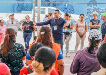 Colonos de León se capacitan para los cursos de verano gratuitos