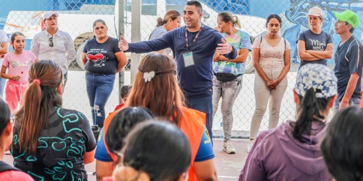 Colonos de León se capacitan para los cursos de verano gratuitos