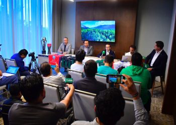 Van Abejas y Real Betis por un planeta Forever Green