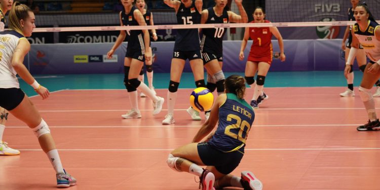 China se impone a Brasil en una férrea semifinal y va por el título