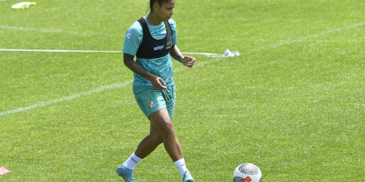 Llega el Jogo Bonito a León, Las fieras presentan a la brasileña Maria Alves