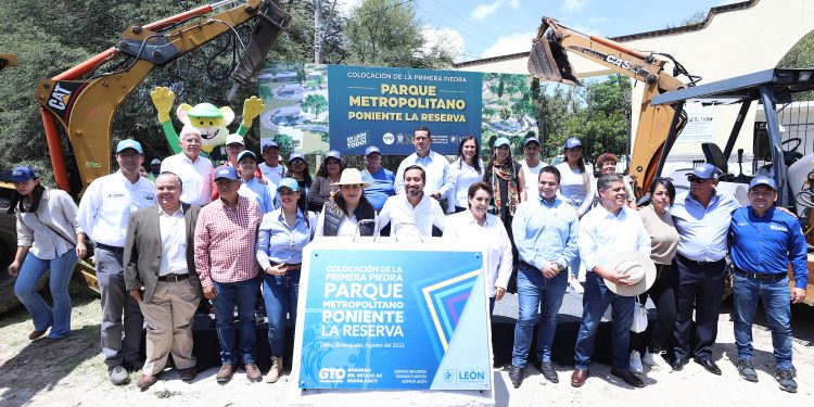 Colocan la primera piedra del parque metropolitano poniente ‘La Reserva’ en León, Gto.