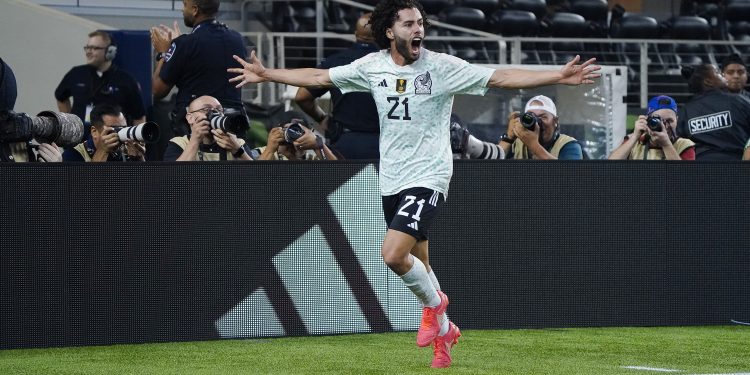 México rescata el empate ante Australia con gol del debutante César Huerta