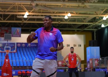 Se va Steve Walton y llega Walter McCarty, ex NBA, al timón de Freseros de Irapuato