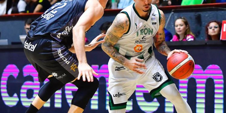 Le pega Abejas de León al líder Fuerza Regia y a su ex coach Pablo García