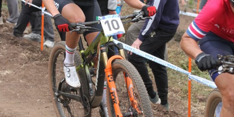 Monserrath Rodríguez y Adair Gutiérrez, en el top ten del ciclismo de montaña en Santiago 2023