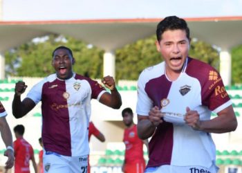 Petroleros de Salamanca vence a Sporting Canamy y se mantiene en los punteros