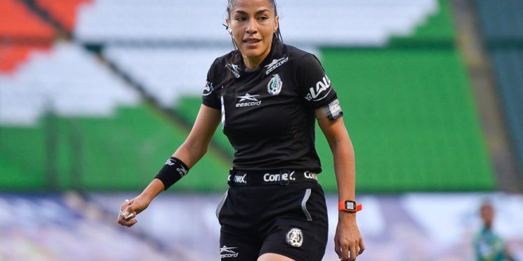 Denuncian amenaza con pistola a árbitra guanajuatense Priscila Pérez Borja