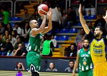 Toman ventaja Abejas de León en casa ante Santos del Potosí