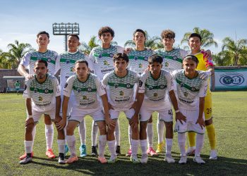 Golea Cachorros de León a Santa Ana del Conde y se mantiene en los punteros