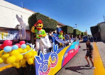 Converge pasado, presente y futuro del deporte leonés en desfile por aniversario de la Revolución Mexicana