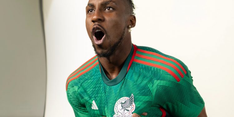 Julián Quiñones encabeza convocatoria de México por el pase a Copa América