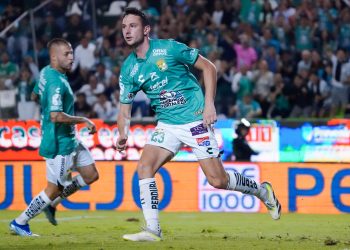 León batalla, pero derrota a Juárez y se mete al play-in