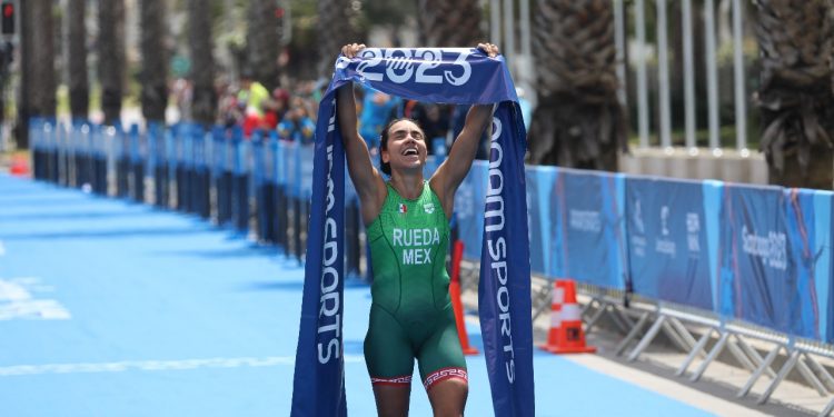 ¡Histórico! Lizeth Rueda, de Guanajuato, da primer oro panamericano en triatlón