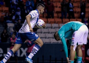 En espectacular juego, León cae ante Puebla y se complica la liguilla