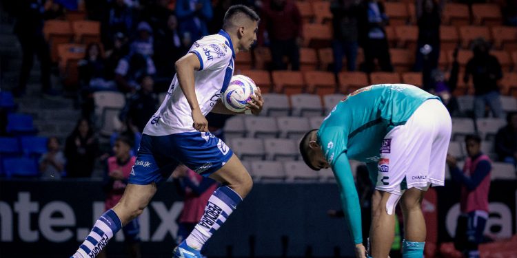 En espectacular juego, León cae ante Puebla y se complica la liguilla