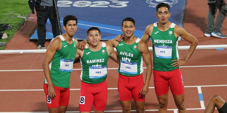 Plata histórica para México en relevos 4×400