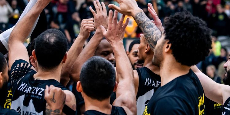 Fuerza Regia, a un triunfo del campeonato de la Liga SISNOVA