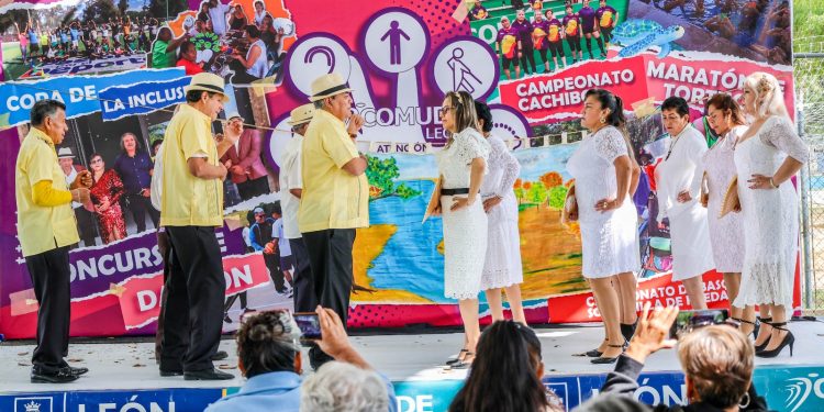 Celebran los adultos mayores el Día Internacional de Ciudades Educadoras.