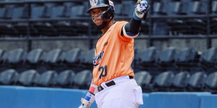 Llega Dennicher Carrasco a los jardines de los Bravos de León