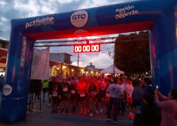 La 3ra. Carrera Nocturna Sobre las Olas resultó un éxito
