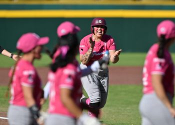 Reciben Bravas de León paliza de las Diablas Rojas