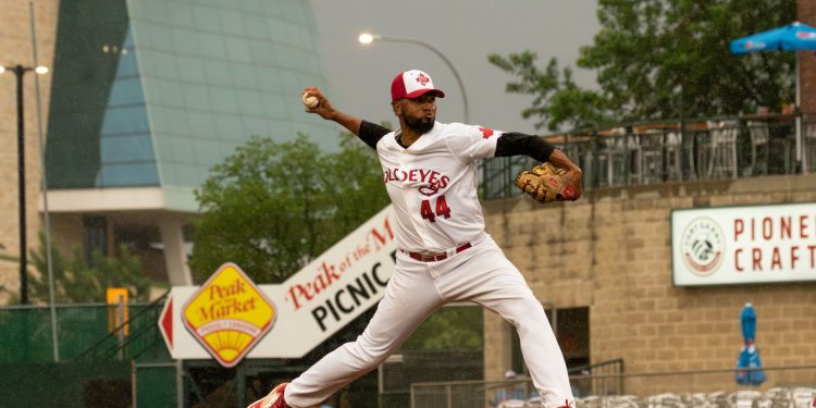 Refuerza Samuel Adames el bullpen de los Bravos de León
