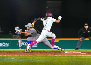 Charras triunfan sobre Bravas con marcador de 6-3 en un emocionante 1er. encuentro
