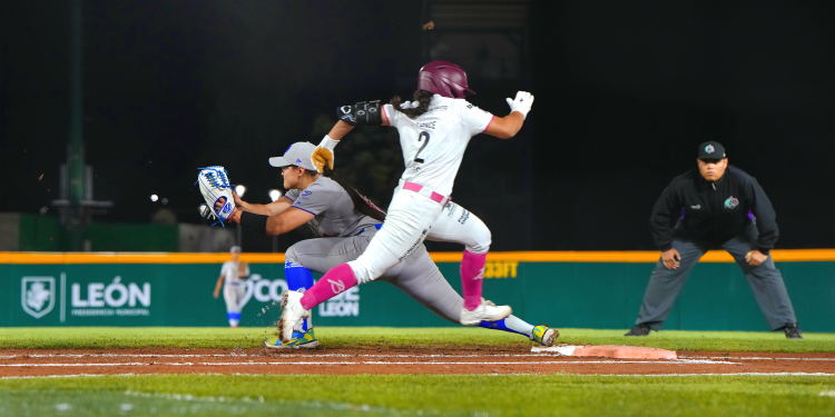 Charras triunfan sobre Bravas con marcador de 6-3 en un emocionante 1er. encuentro