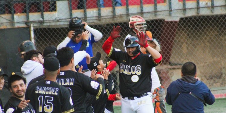 Los Gallos de Guanajuato blanquean 5 – 0 a Selección San Miguel de Allende