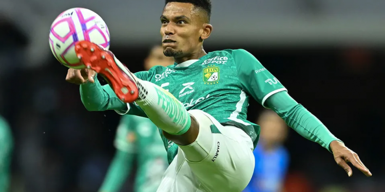 William Tesillo, en duda su continuidad con León