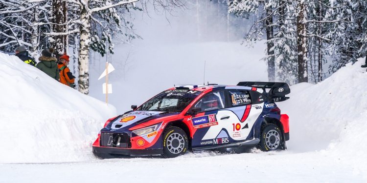 A media jornada de sábado, Lappi domina el rally de Suecia con una ventaja significativa